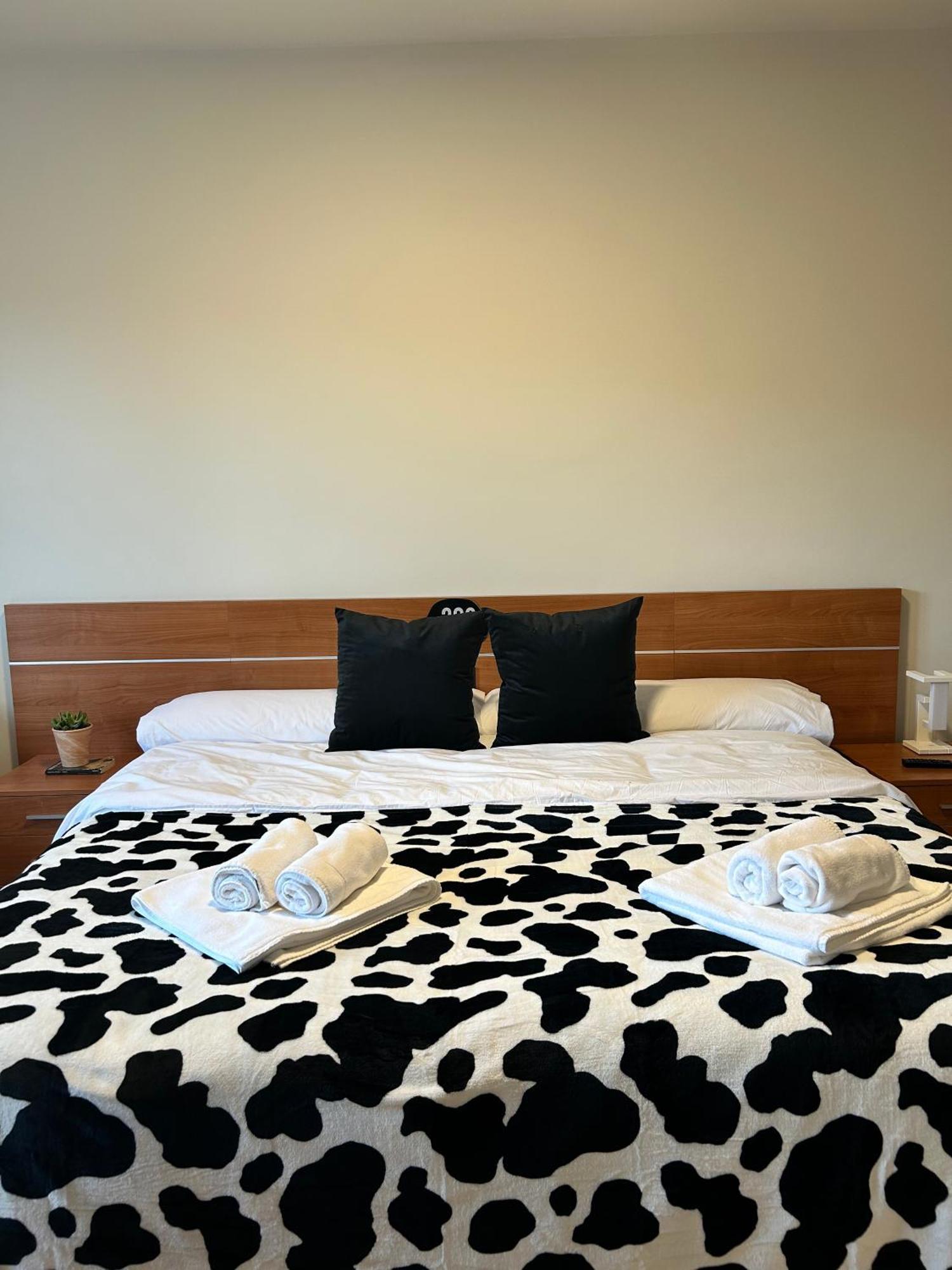 Bicis & Vacas Hotell La Pola de Gordon Exteriör bild