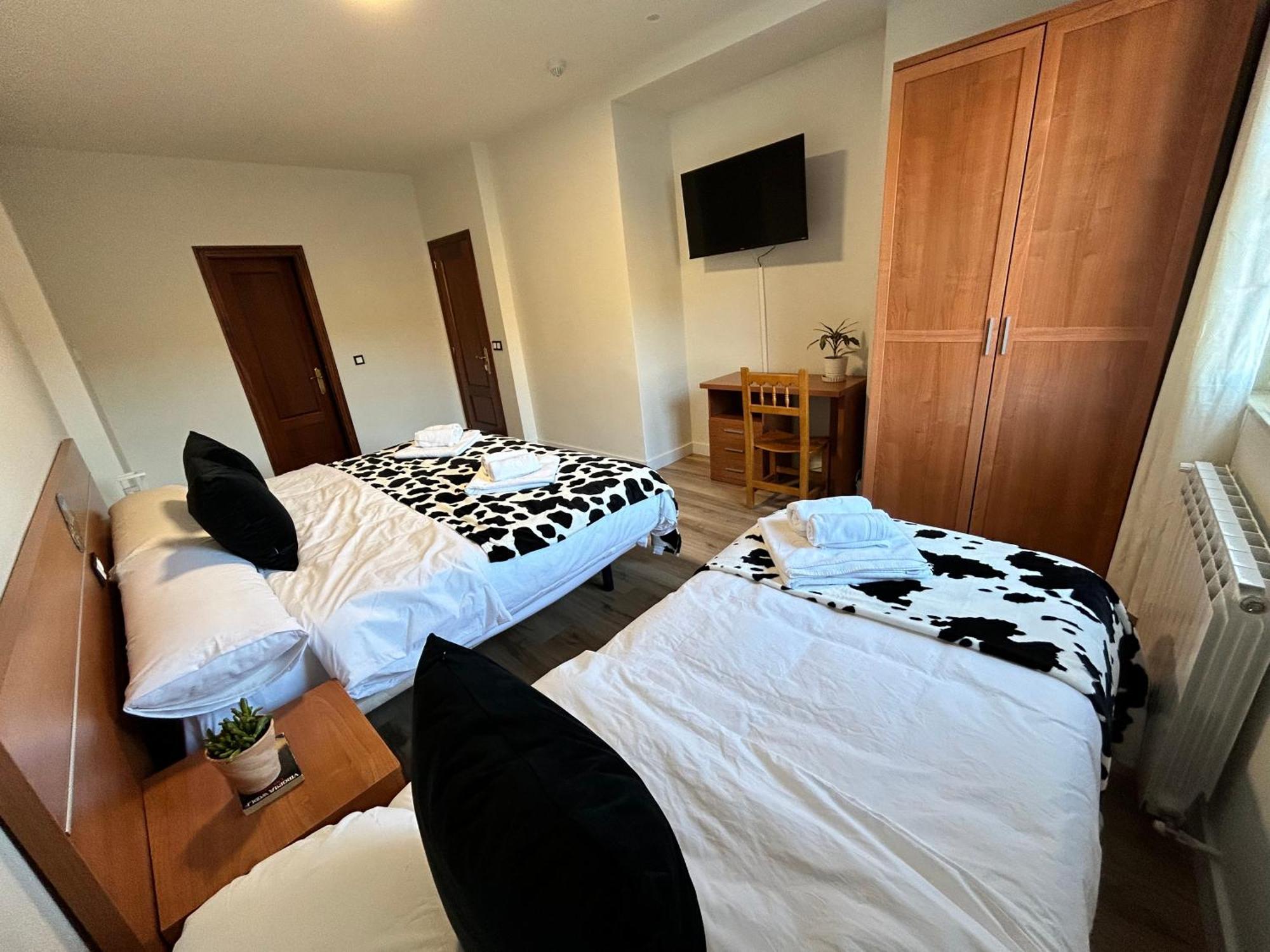 Bicis & Vacas Hotell La Pola de Gordon Exteriör bild