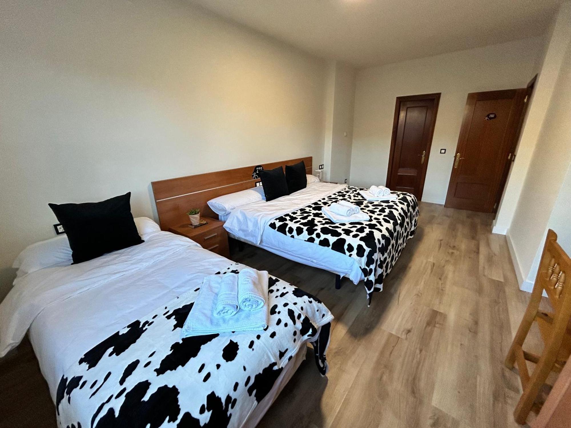 Bicis & Vacas Hotell La Pola de Gordon Exteriör bild