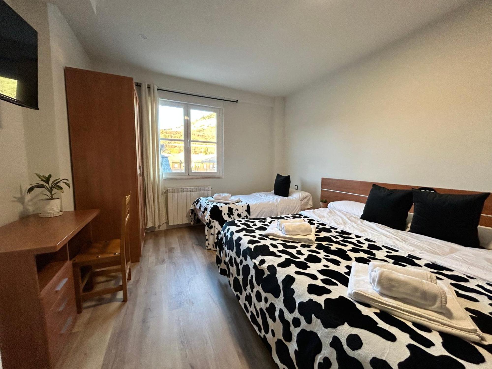 Bicis & Vacas Hotell La Pola de Gordon Exteriör bild