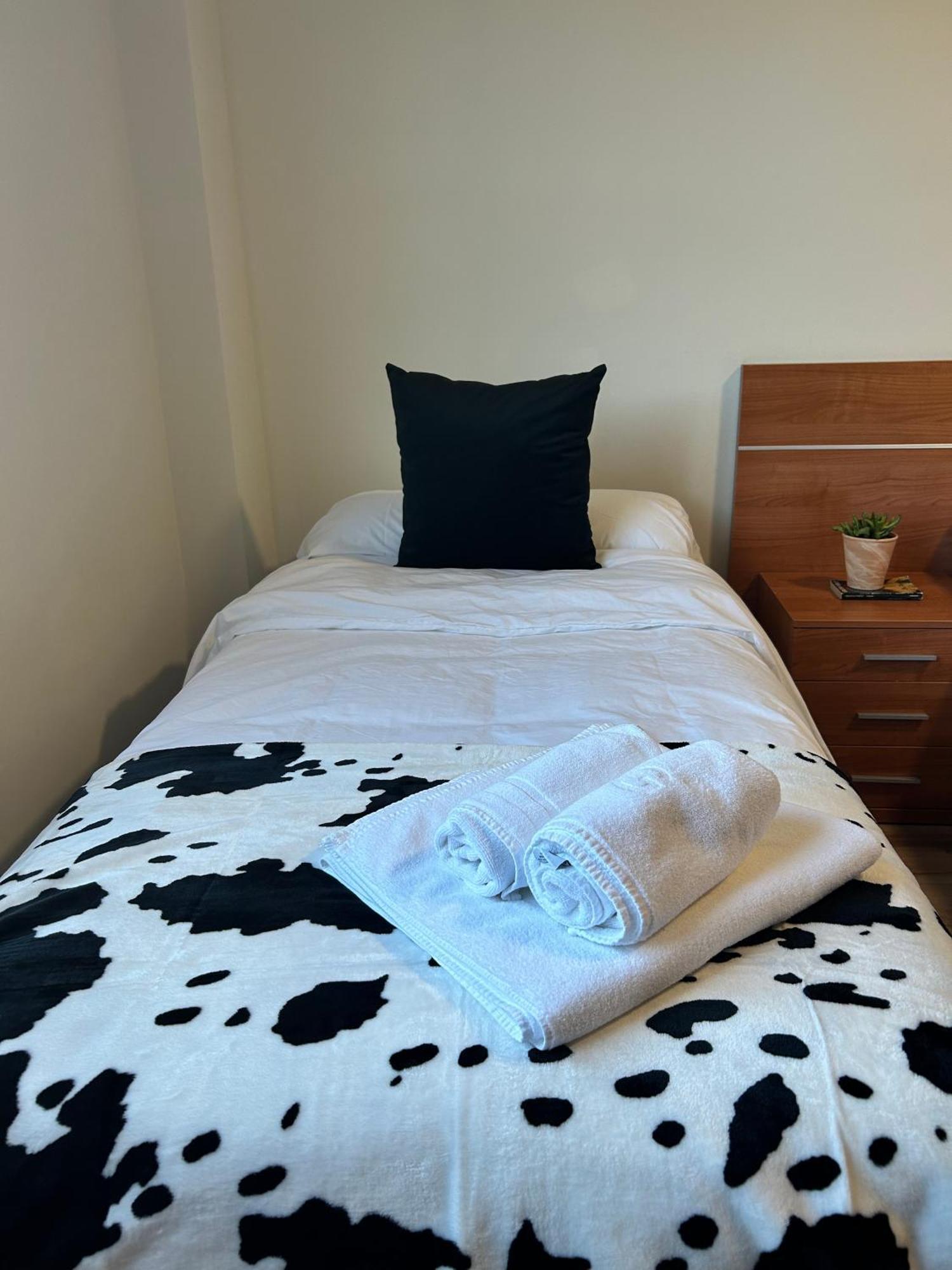 Bicis & Vacas Hotell La Pola de Gordon Exteriör bild