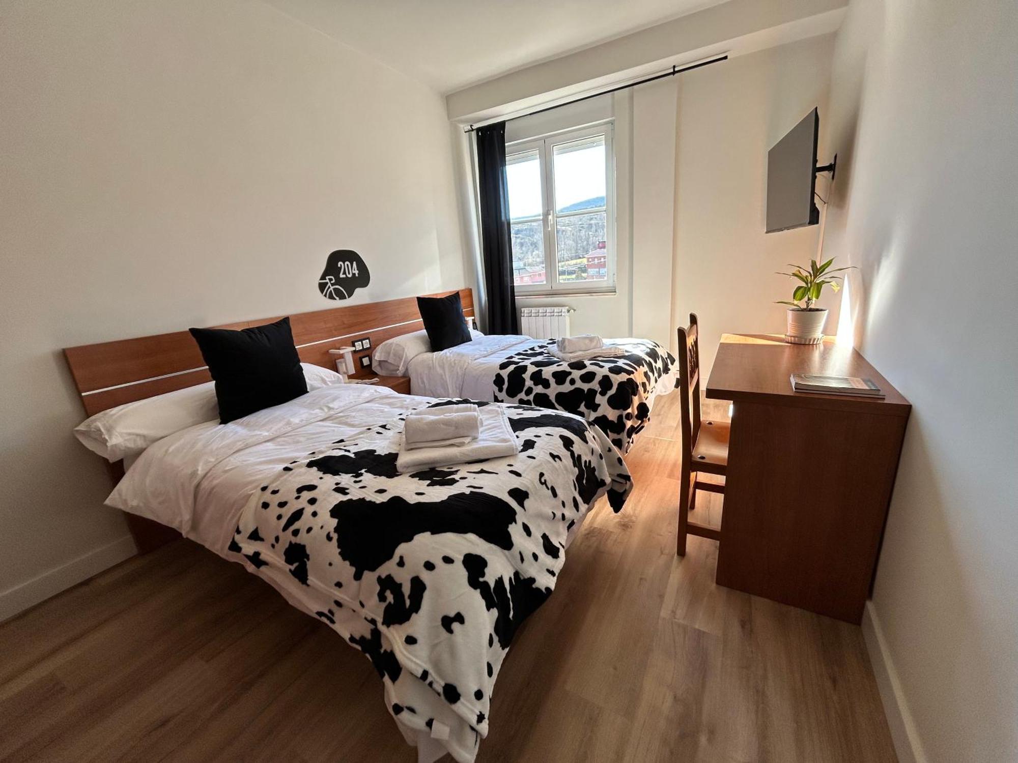 Bicis & Vacas Hotell La Pola de Gordon Exteriör bild