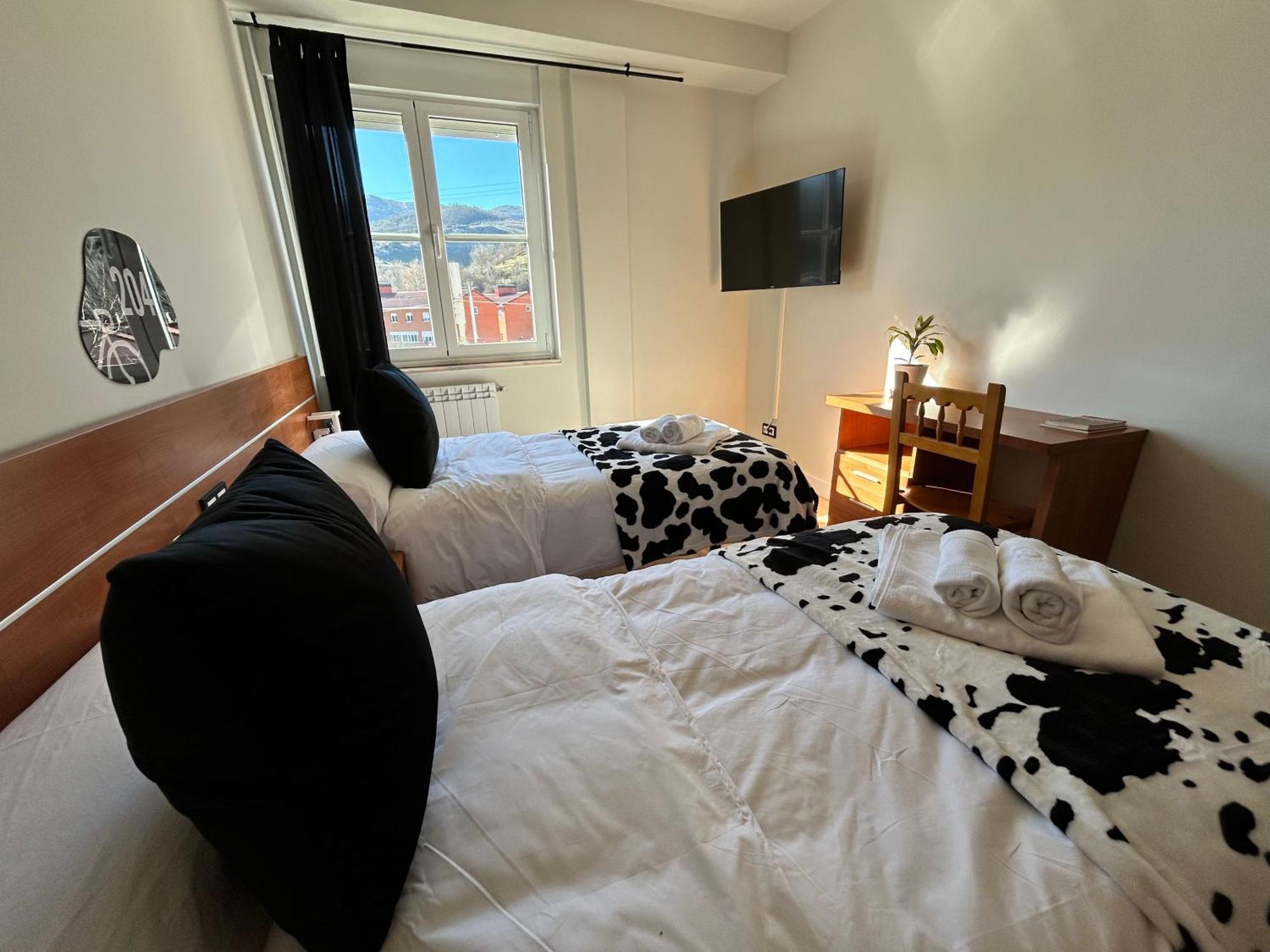 Bicis & Vacas Hotell La Pola de Gordon Exteriör bild
