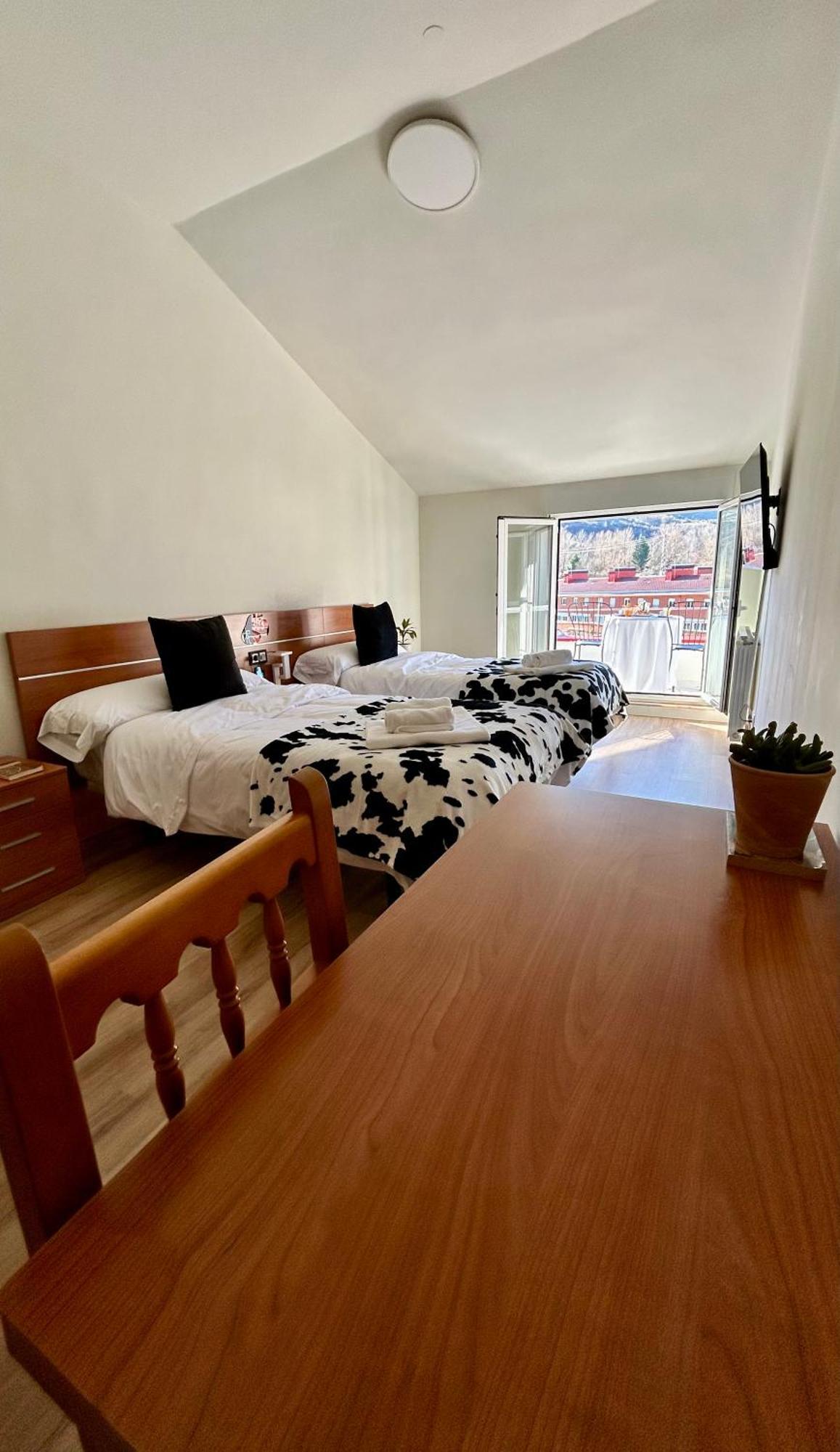 Bicis & Vacas Hotell La Pola de Gordon Exteriör bild