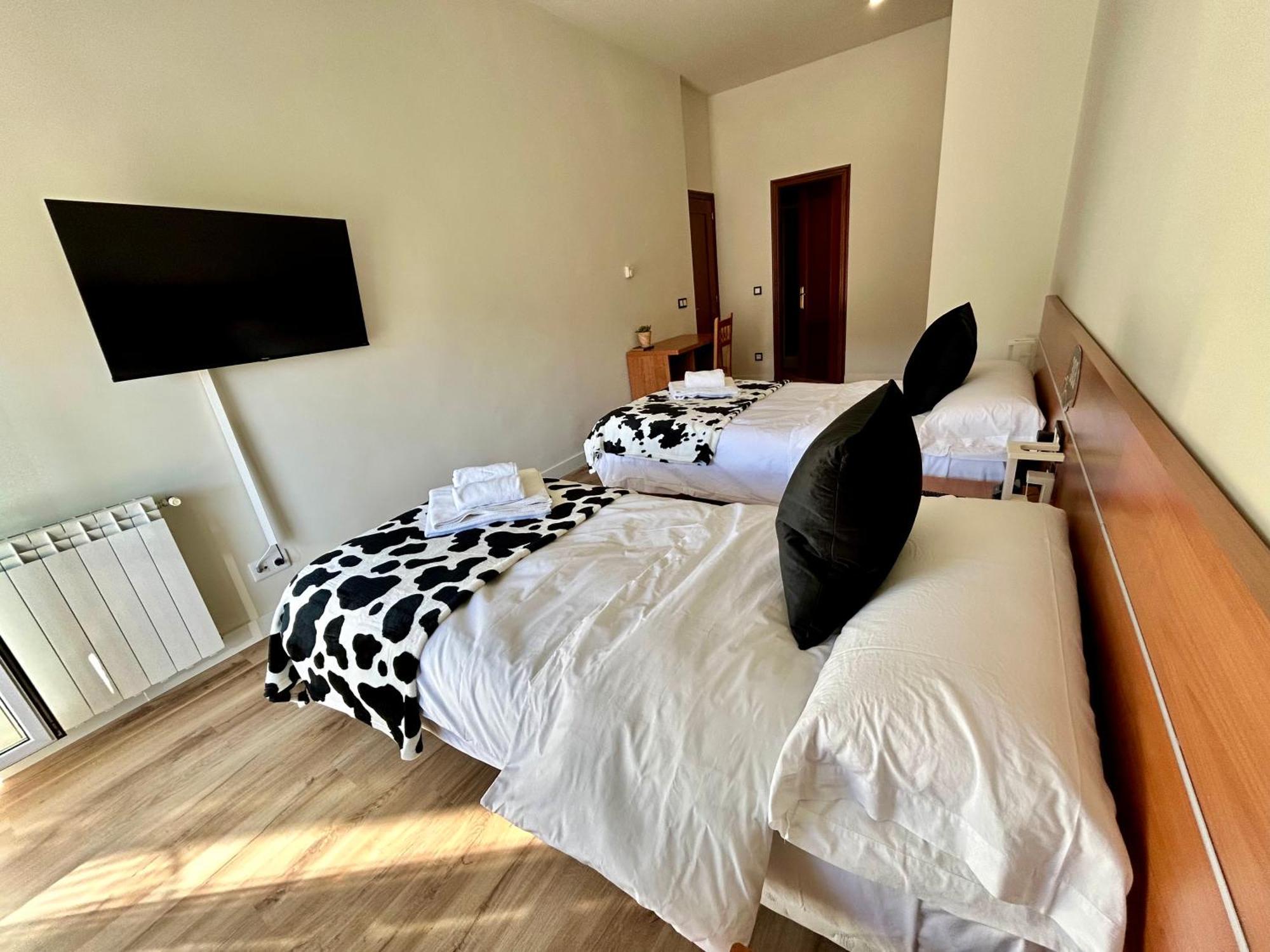Bicis & Vacas Hotell La Pola de Gordon Exteriör bild