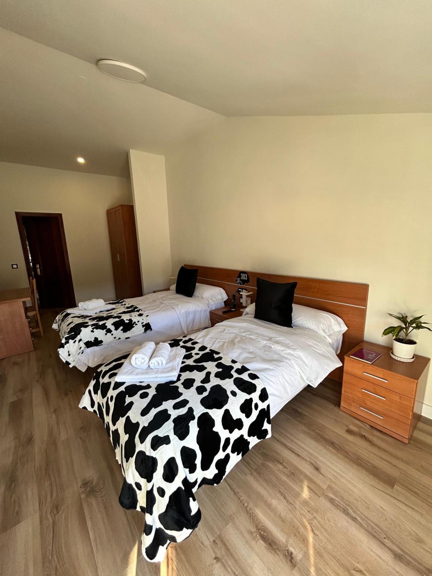 Bicis & Vacas Hotell La Pola de Gordon Exteriör bild